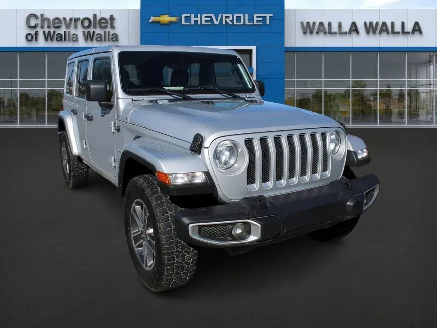 2023 Jeep Wrangler Sahara photo 1