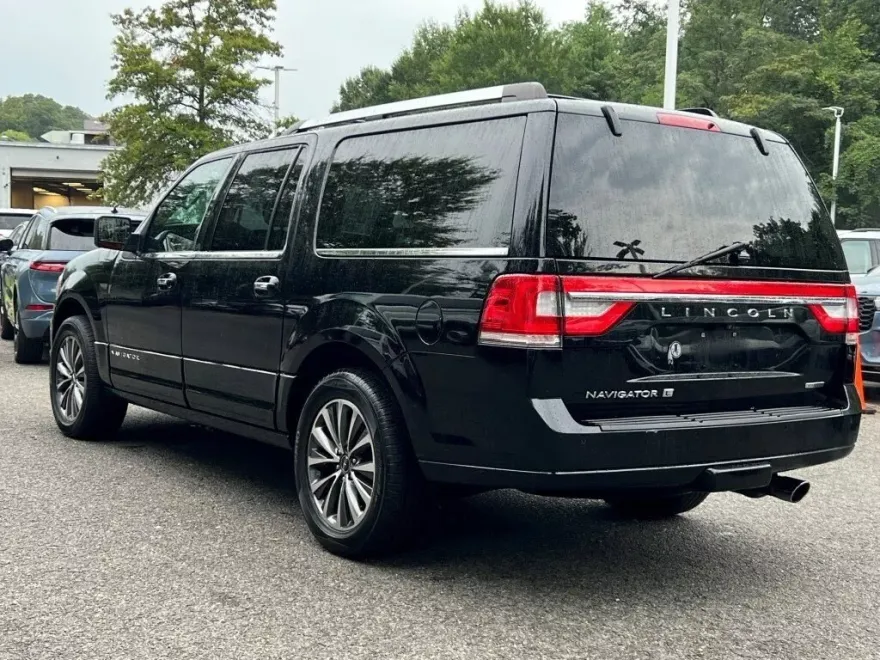 2016 Lincoln Navigator Select photo 1