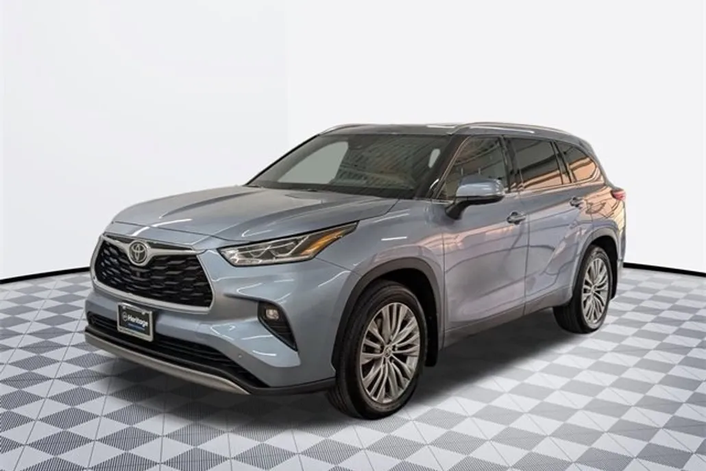 2022 Toyota Highlander Platinum photo 1