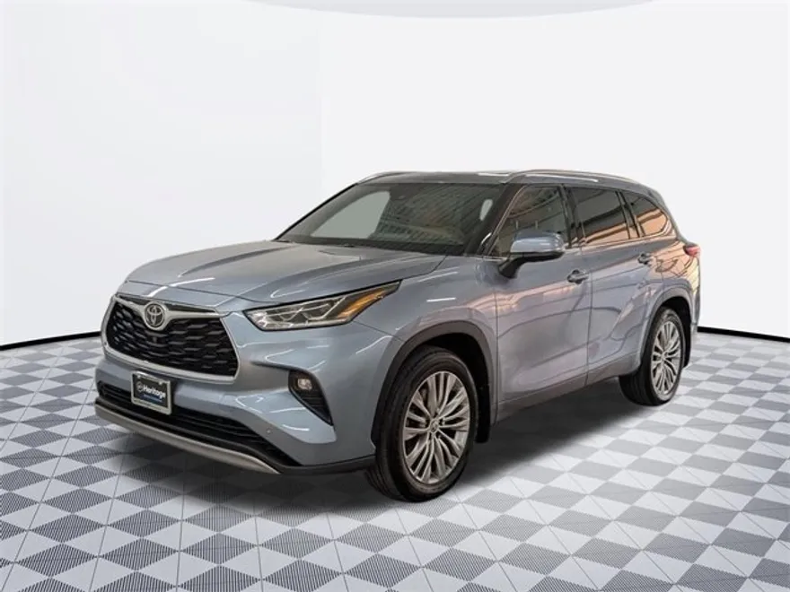 2022 Toyota Highlander Platinum photo 1