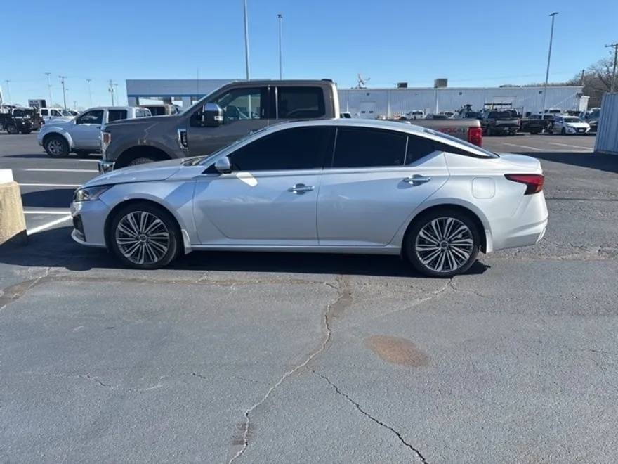 2023 Nissan Altima 2.5 SL photo 1