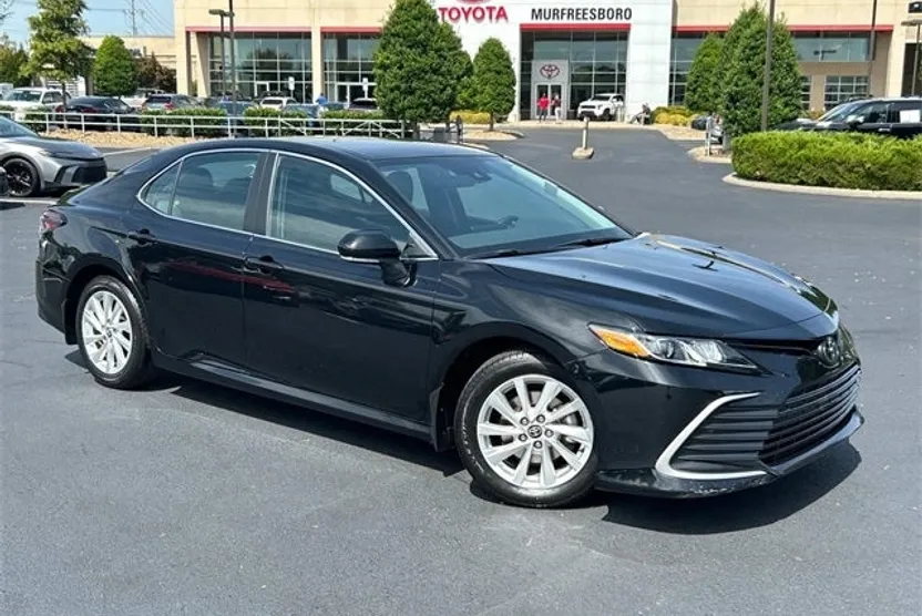 2023 Toyota Camry LE photo 1