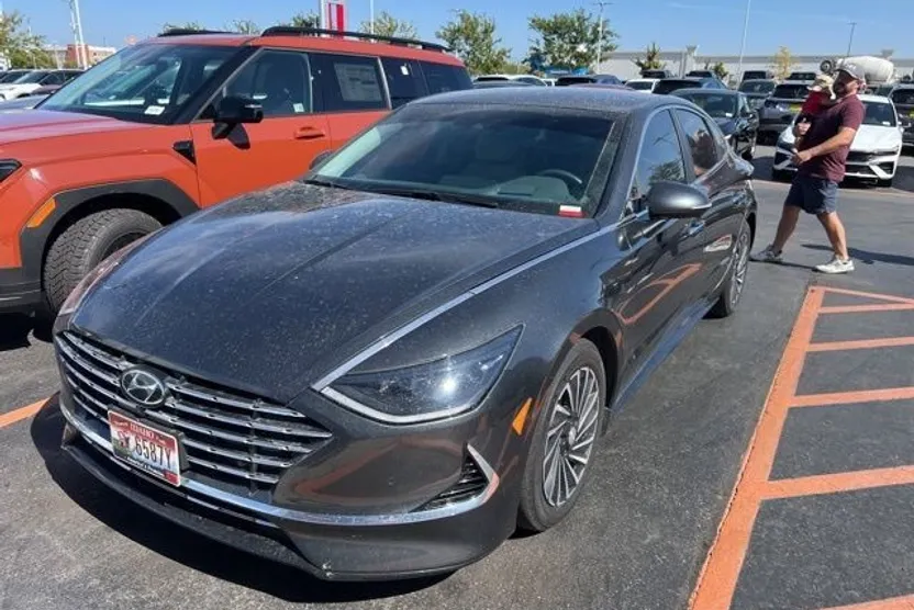 2022 Hyundai Sonata Hybrid Limited photo 1