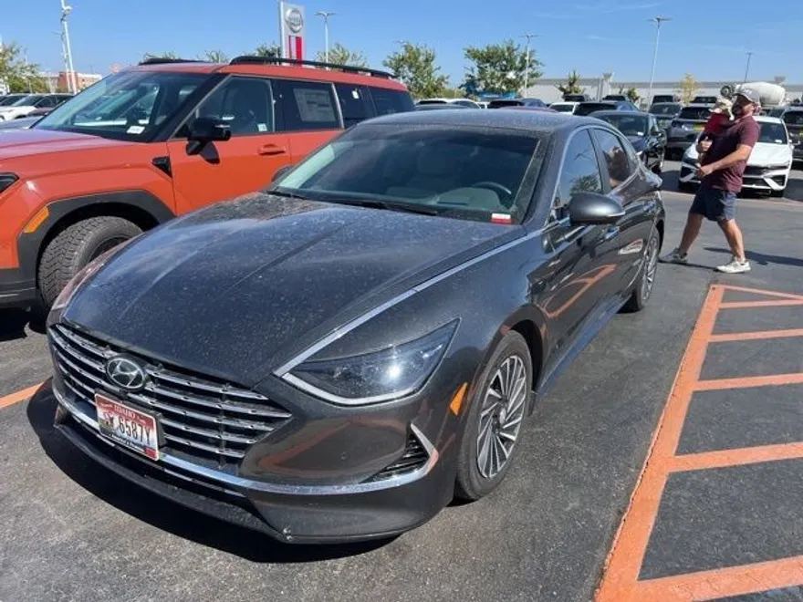 2022 Hyundai Sonata Hybrid Limited photo 1