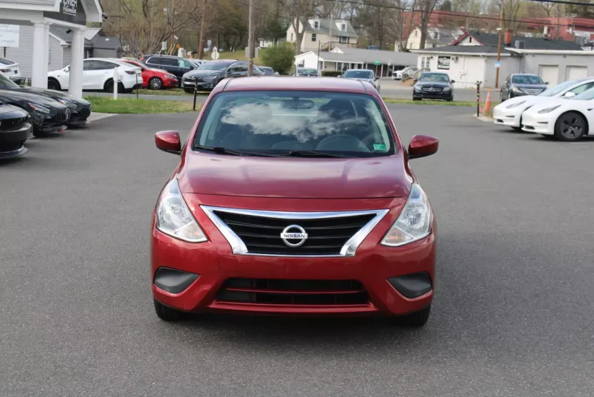 2019 Nissan Versa Sedan SV photo 1