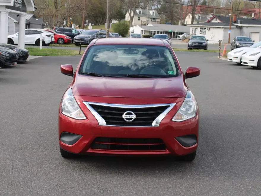 2019 Nissan Versa Sedan SV photo 1