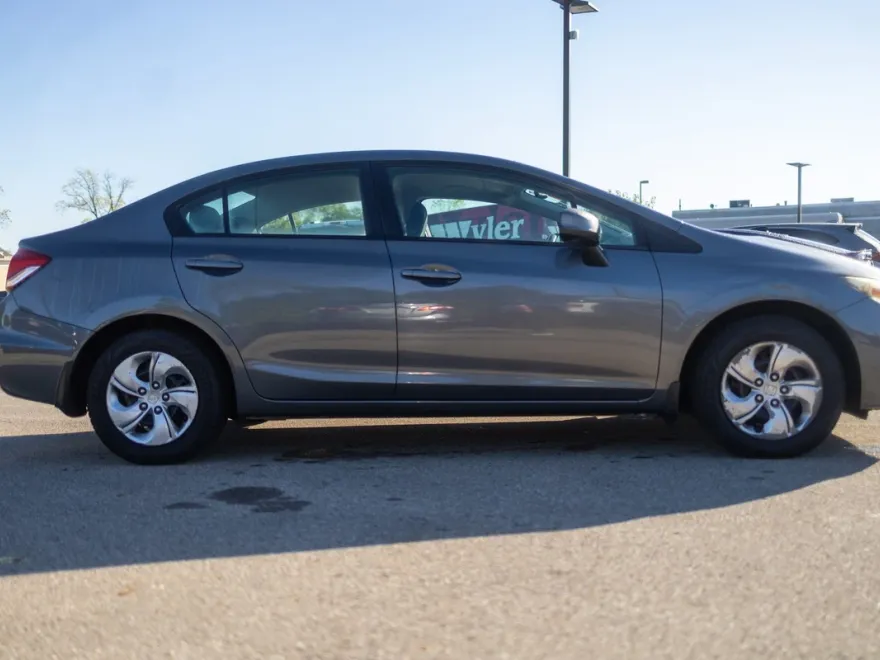 2013 Honda Civic LX photo 1