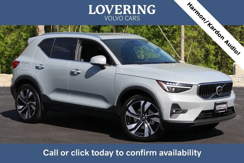 2025 Volvo XC40 photo 1