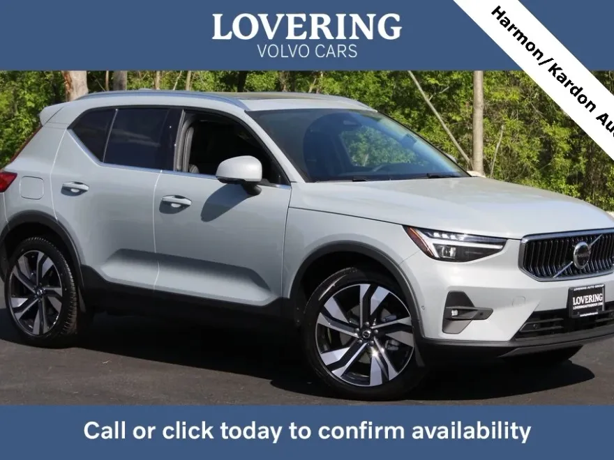 2025 Volvo XC40 photo 1