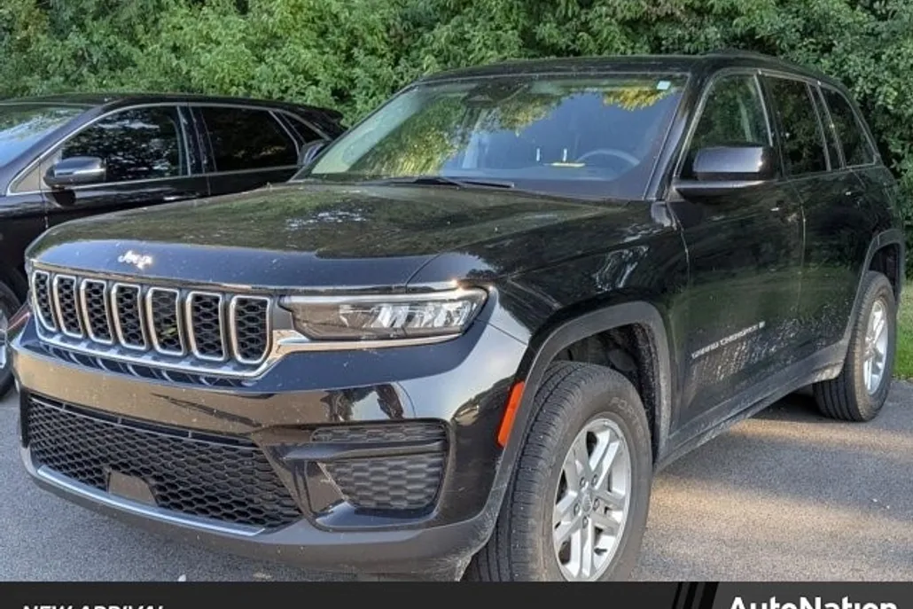 2023 Jeep Grand Cherokee Laredo photo 1