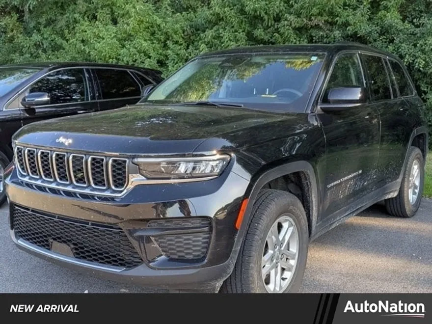 2023 Jeep Grand Cherokee Laredo photo 1