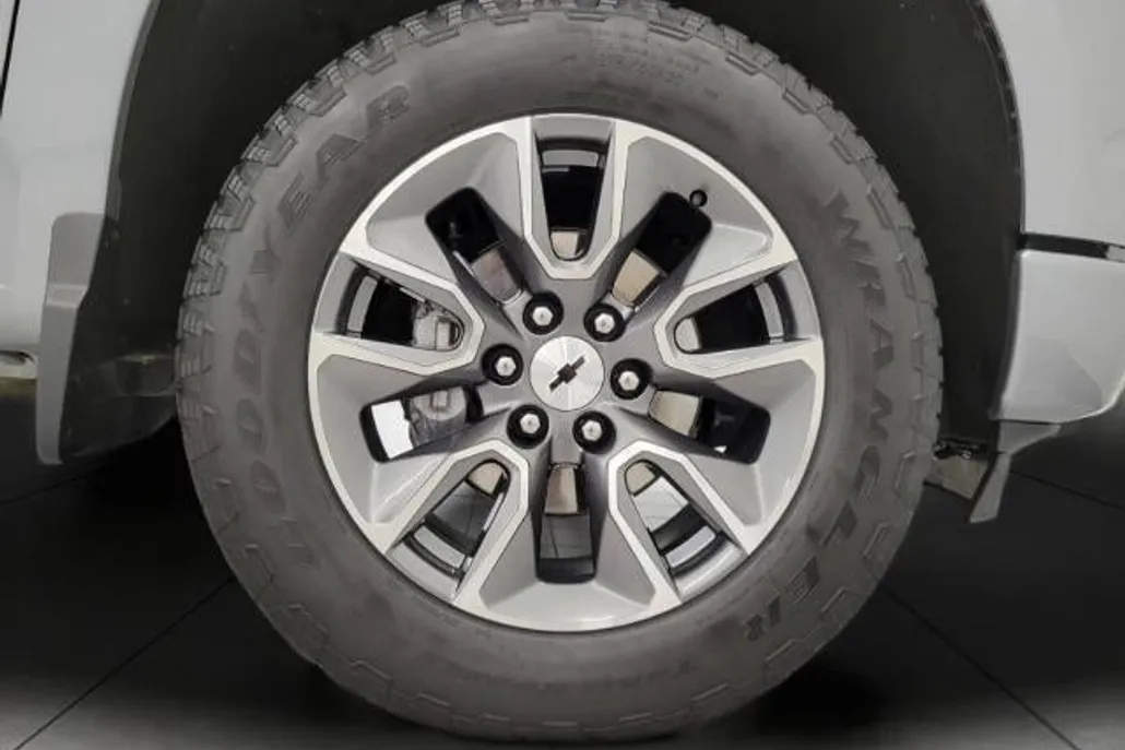 2024 Chevrolet Silverado 1500 RST photo 1