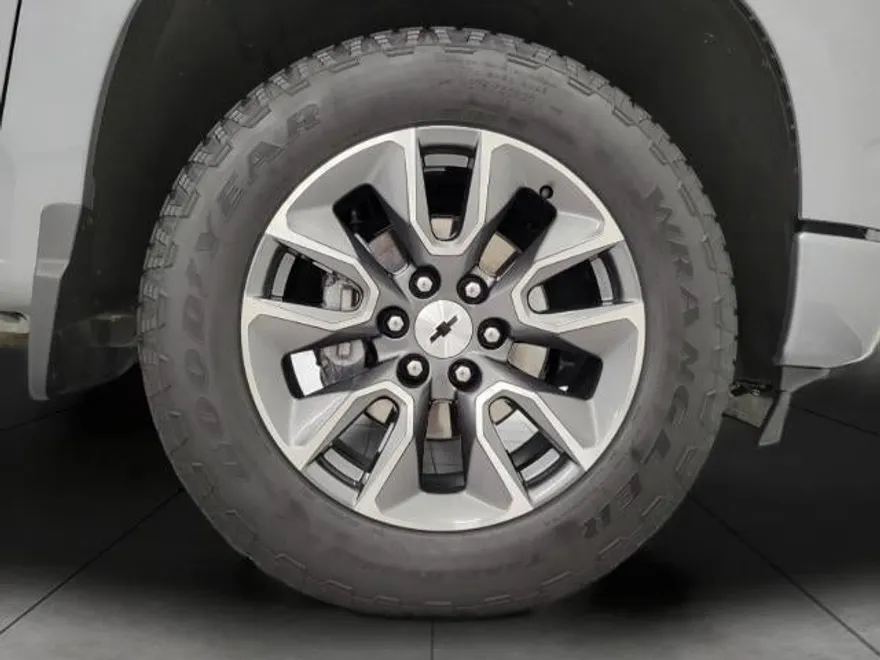2024 Chevrolet Silverado 1500 RST photo 1