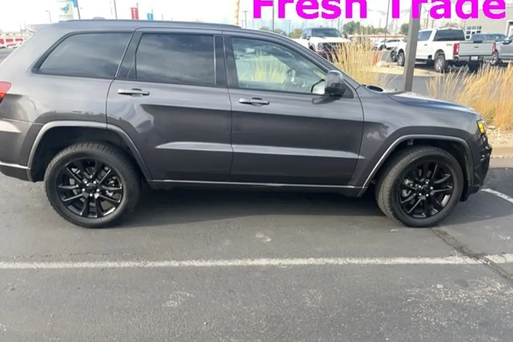 2021 Jeep Grand Cherokee Laredo X photo 1