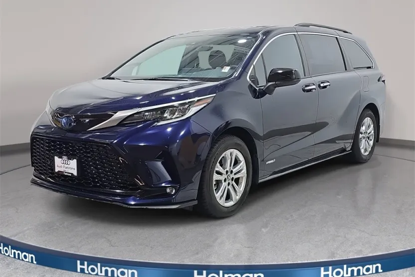 2021 Toyota Sienna XSE photo 1
