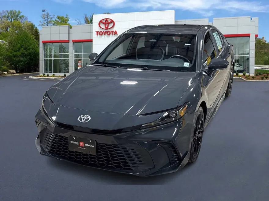 2025 Toyota Camry SE photo 1