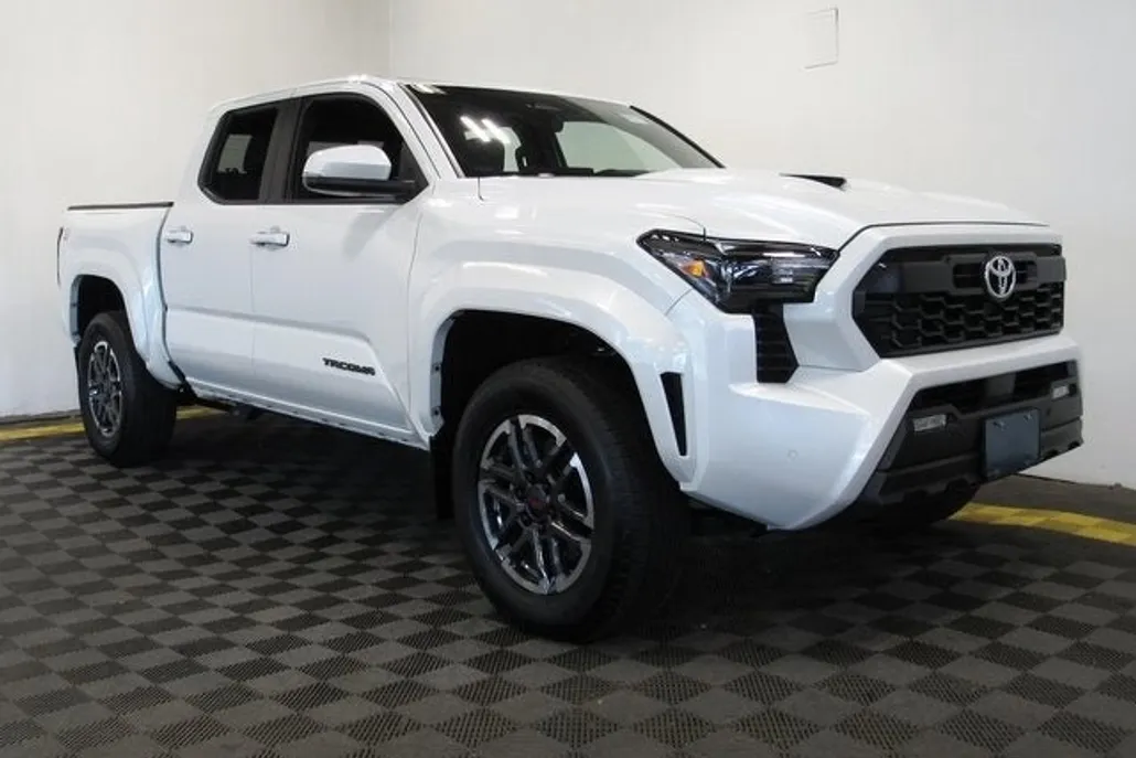 2024 Toyota Tacoma TRD Sport 4x4 photo 1