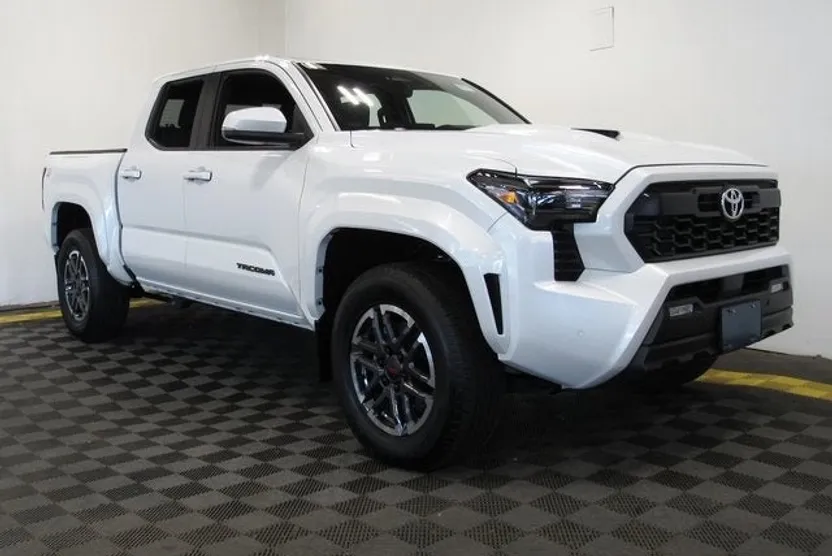 2024 Toyota Tacoma SR5 photo 1