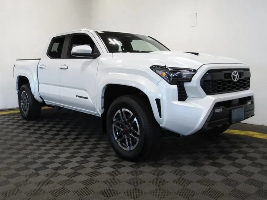 2024 Toyota Tacoma TRD Sport 4x4 photo 1