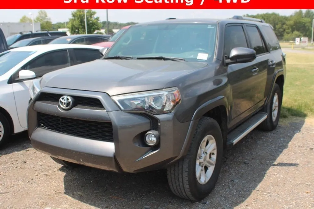 2019 Toyota 4Runner SR5 photo 1