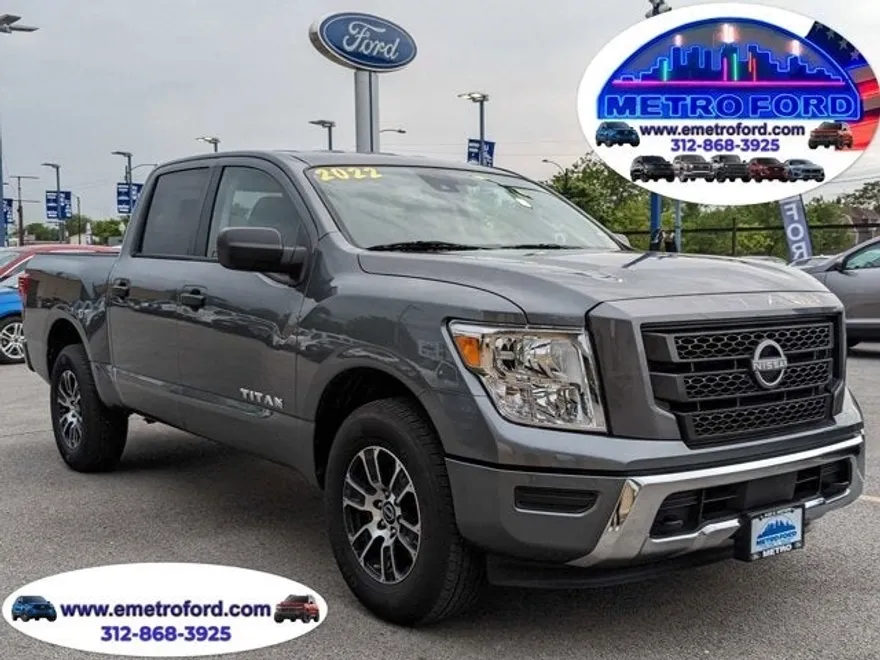 2023 Nissan Titan SV photo 1