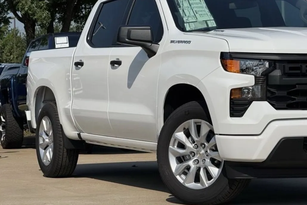 2026 Chevrolet Silverado 1500 Custom photo 1