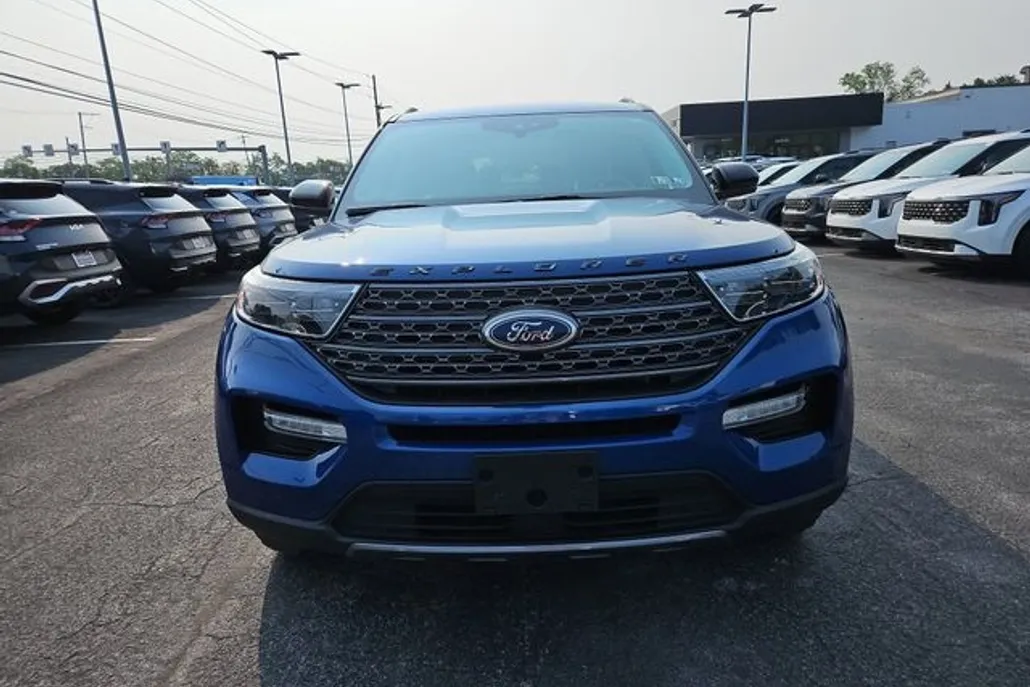 2022 Ford Explorer XLT photo 1