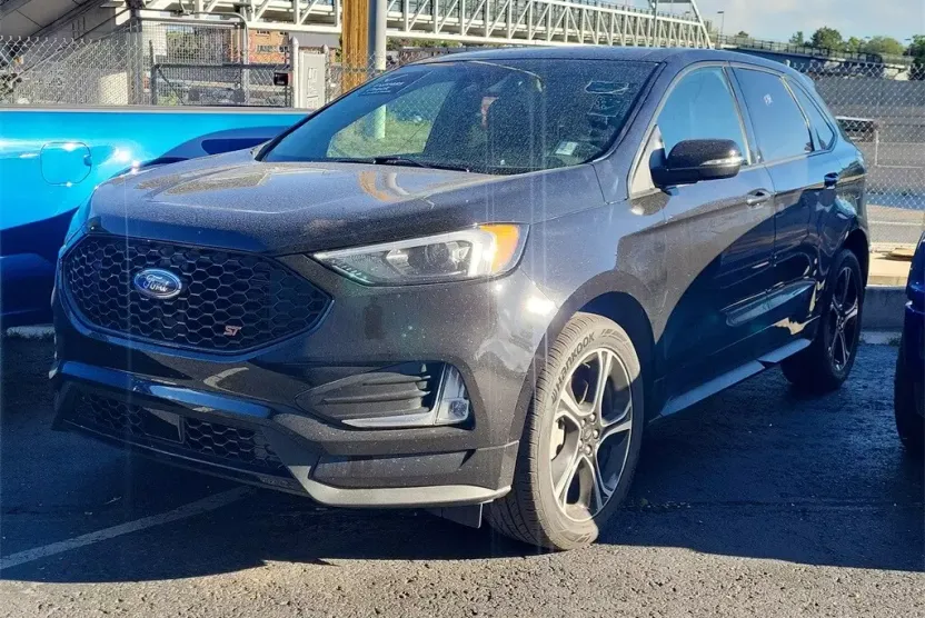 2023 Ford Edge ST photo 1
