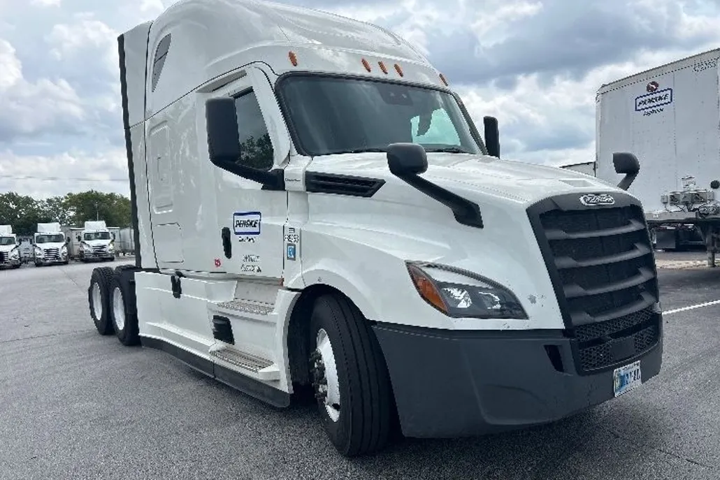2022 Freightliner Cascadia 126" Sleeper Cab photo 1