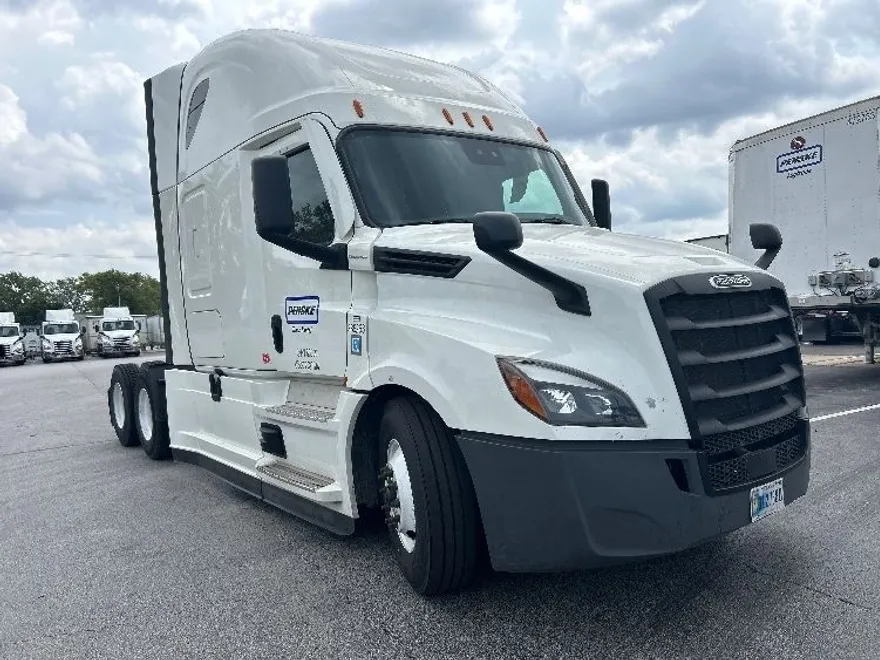 2022 Freightliner Cascadia 126" Sleeper Cab photo 1