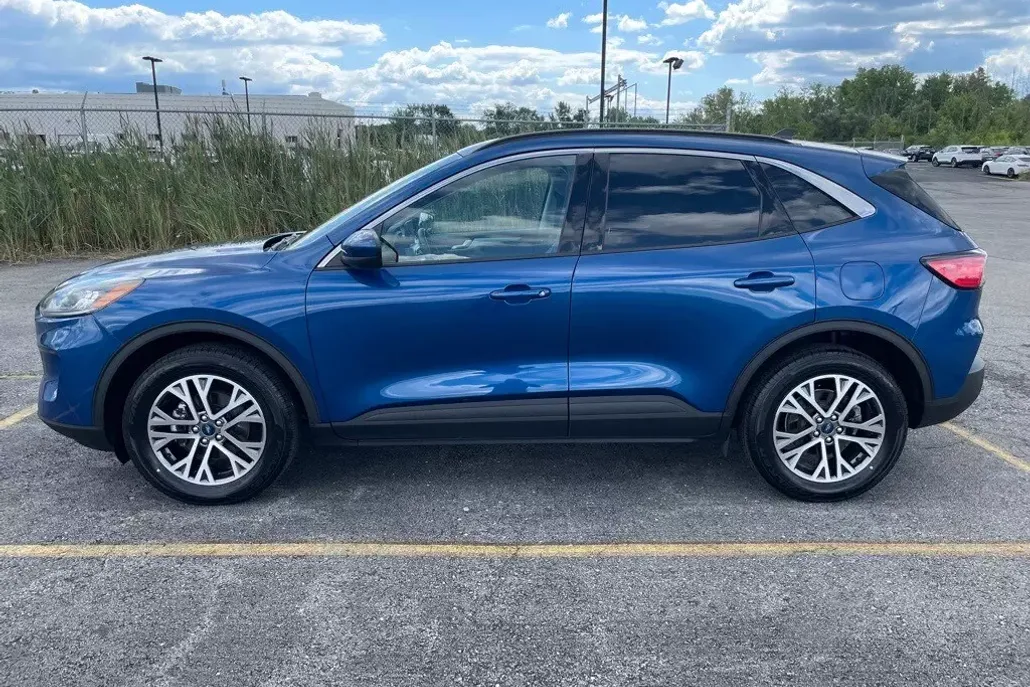 2022 Ford Escape SEL photo 1
