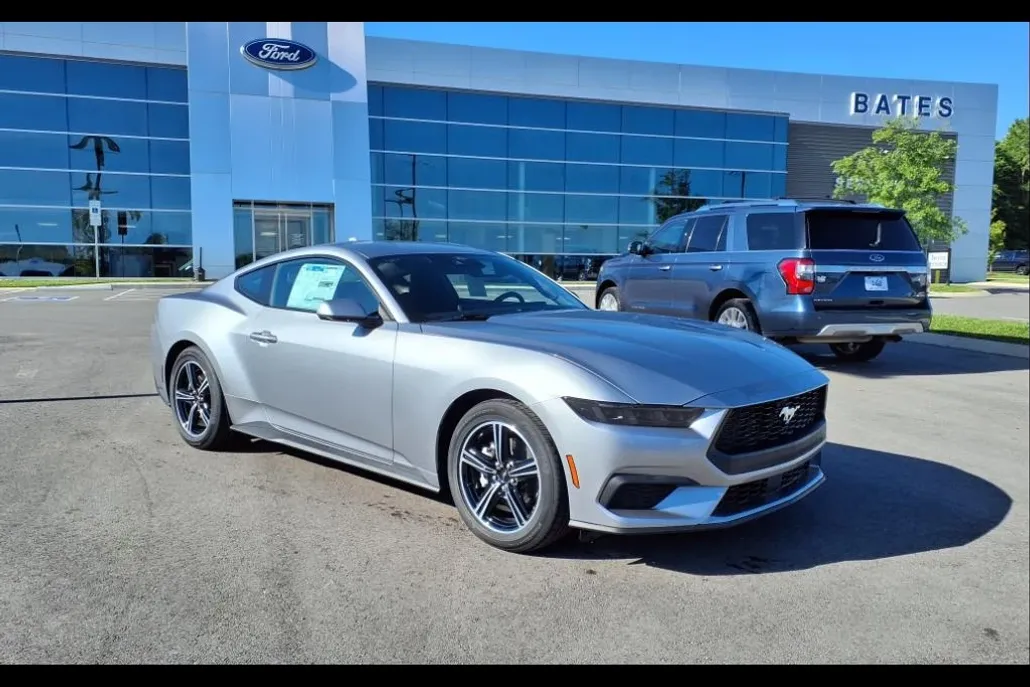 2025 Ford Mustang EcoBoost photo 1
