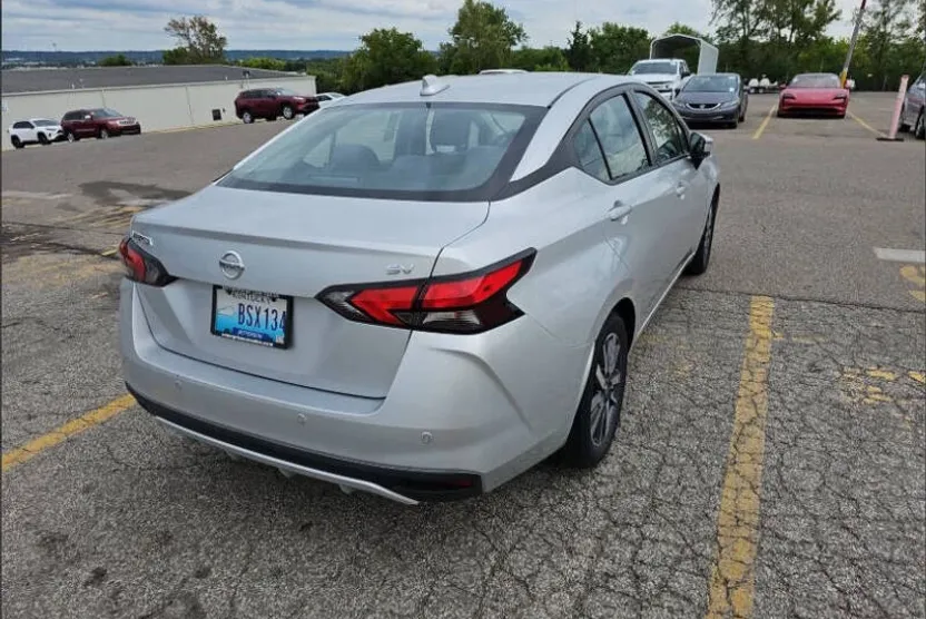 2020 Nissan Versa 1.6 SV photo 1