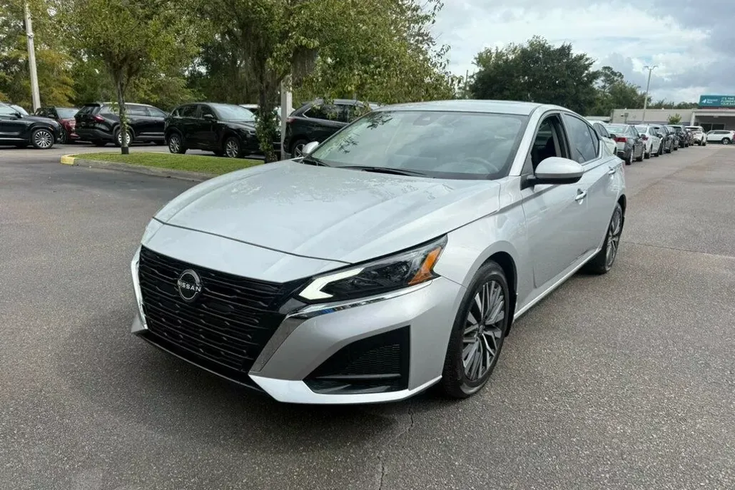 2024 Nissan Altima 2.5 SV photo 1