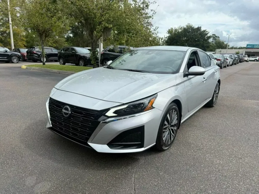 2024 Nissan Altima 2.5 SV photo 1