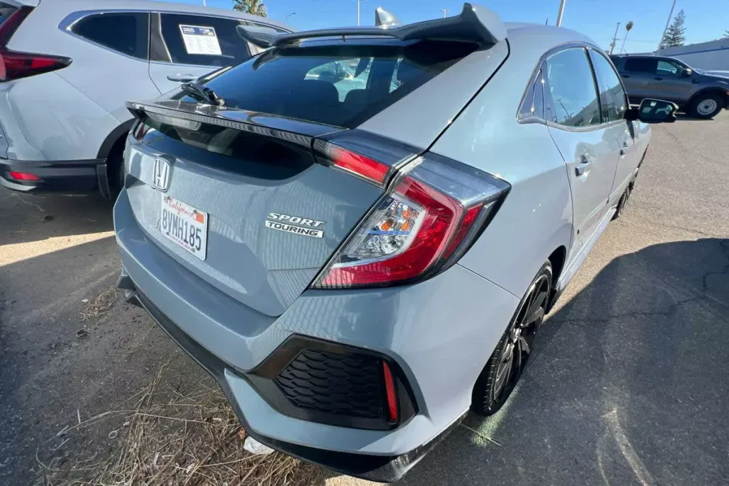 2019 Honda Civic Hatchback Sport Touring photo 1