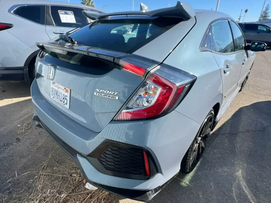 2019 Honda Civic Hatchback Sport Touring photo 1