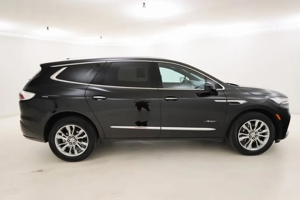 2024 Buick Enclave Avenir photo 1