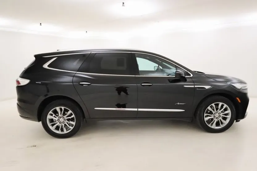 2024 Buick Enclave Avenir photo 1