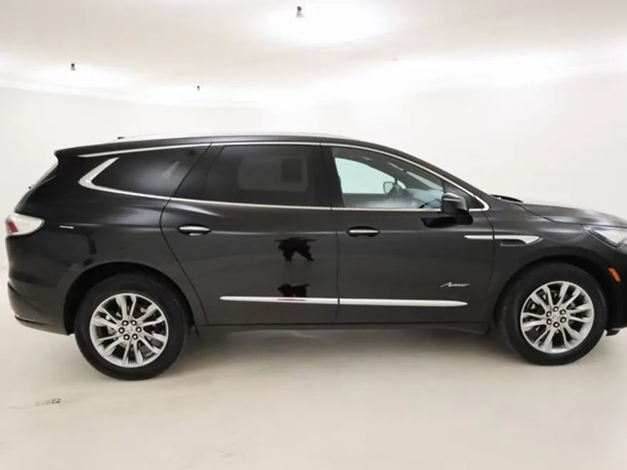 2024 Buick Enclave Avenir photo 1