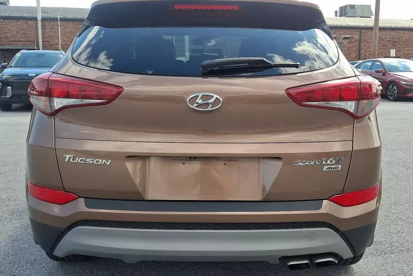 2017 Hyundai Tucson Sport photo 1
