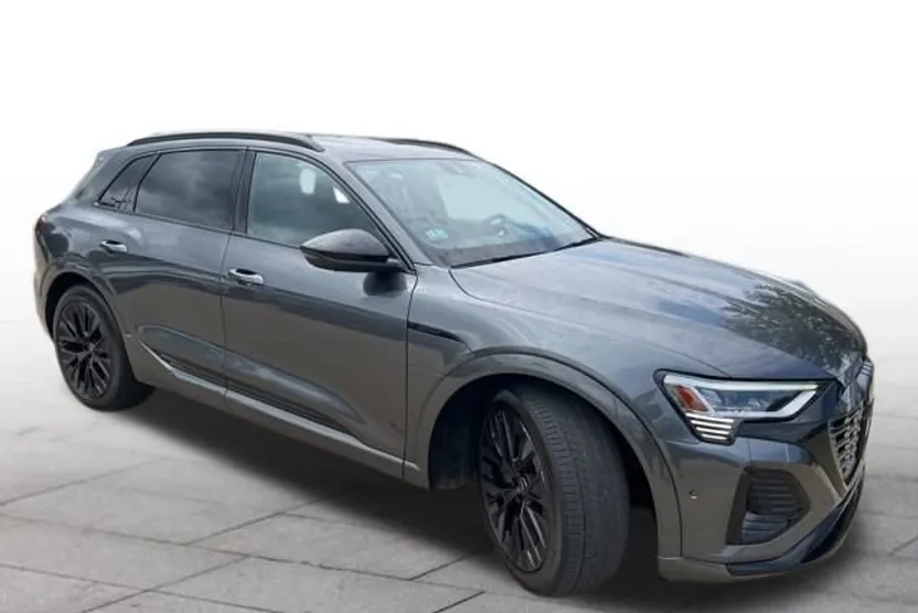 2024 Audi Q8 Prestige photo 1