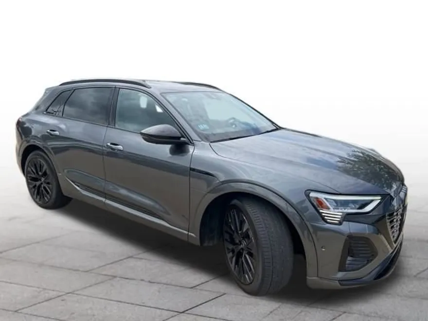2024 Audi Q8 Prestige photo 1