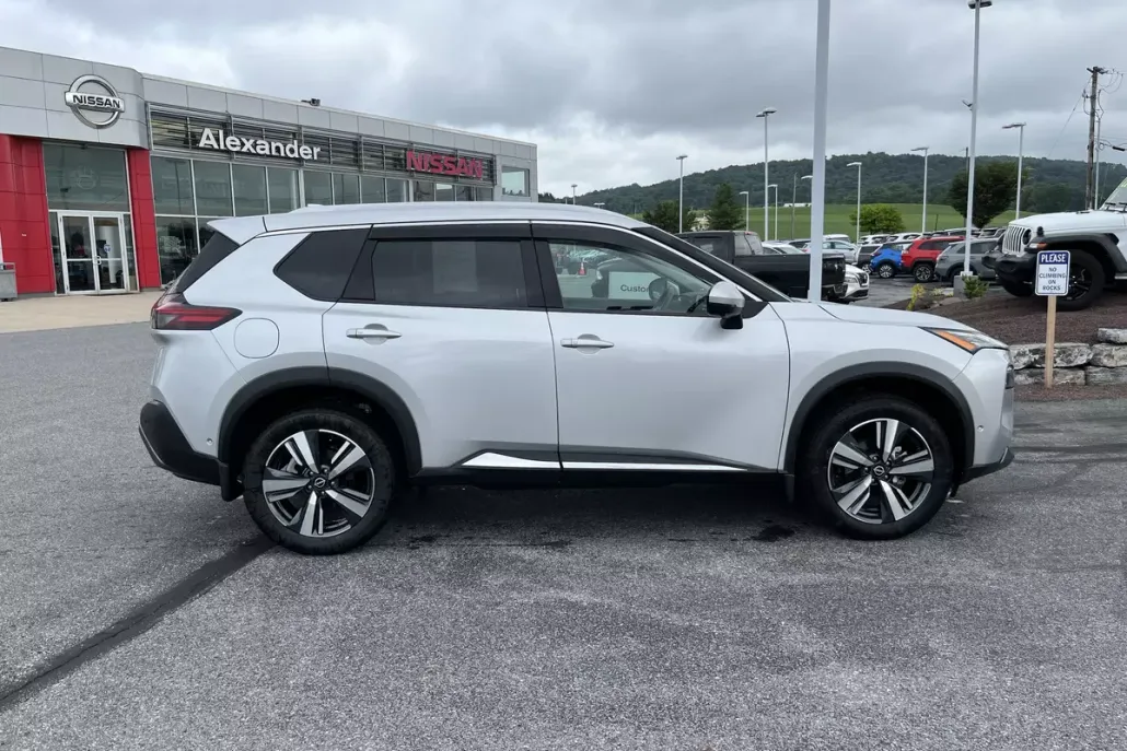 2022 Nissan Rogue AWD SL photo 1
