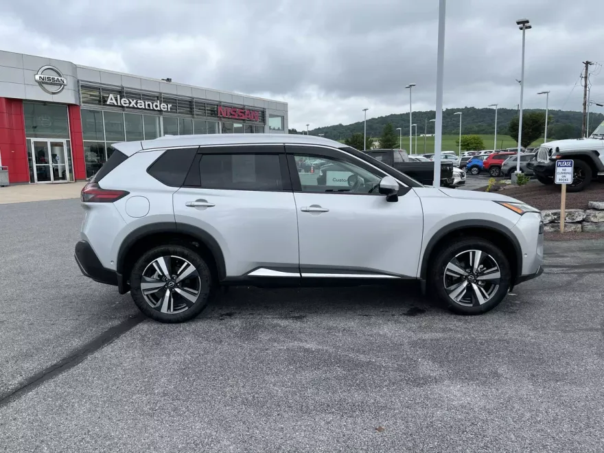 2022 Nissan Rogue AWD SL photo 1