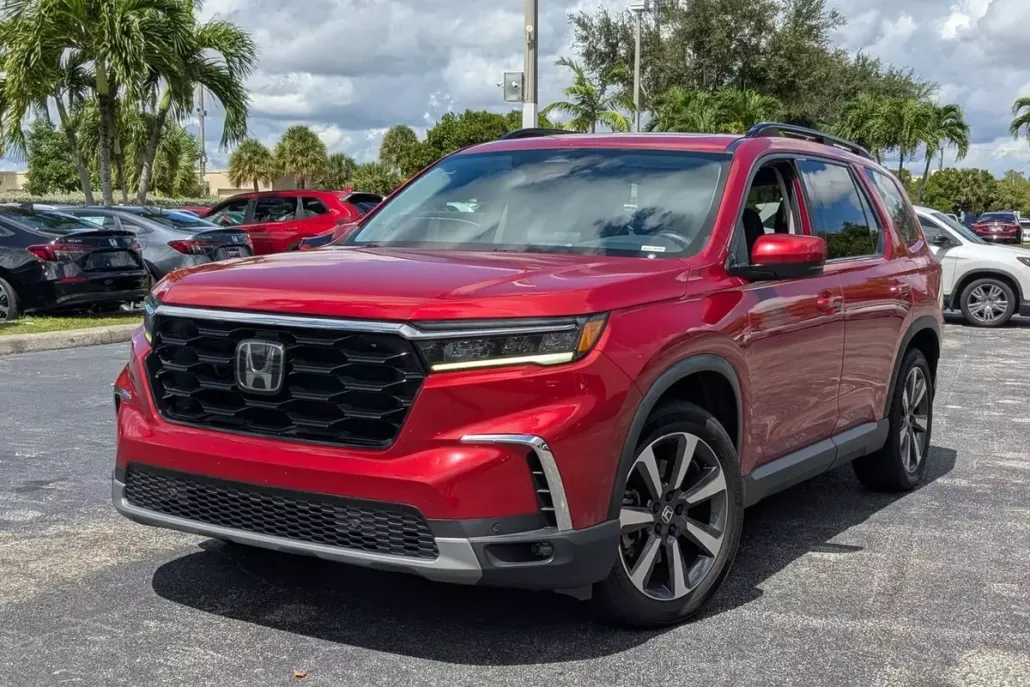 2023 Honda Pilot Touring photo 1