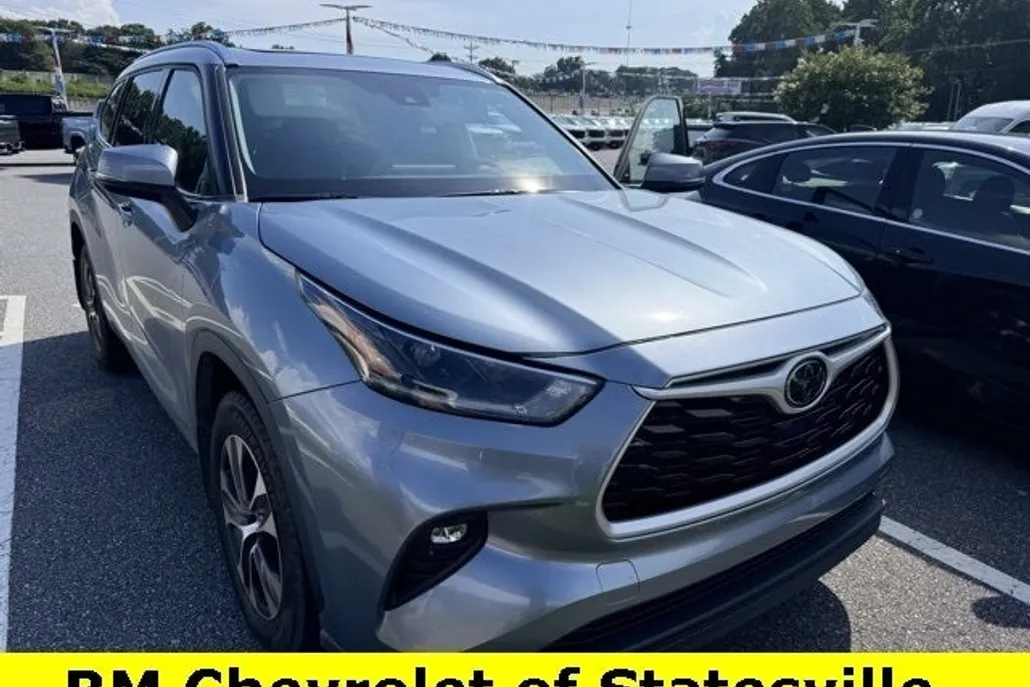 2021 Toyota Highlander XLE photo 1