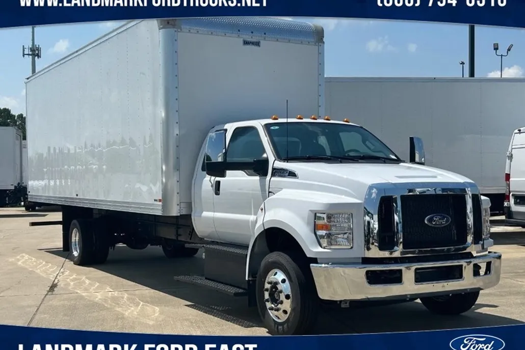 2025 Ford F-650 SuperCab photo 1