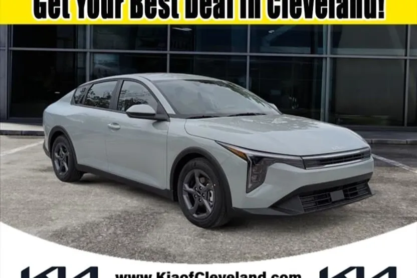 2025 Kia K4 LXS photo 1