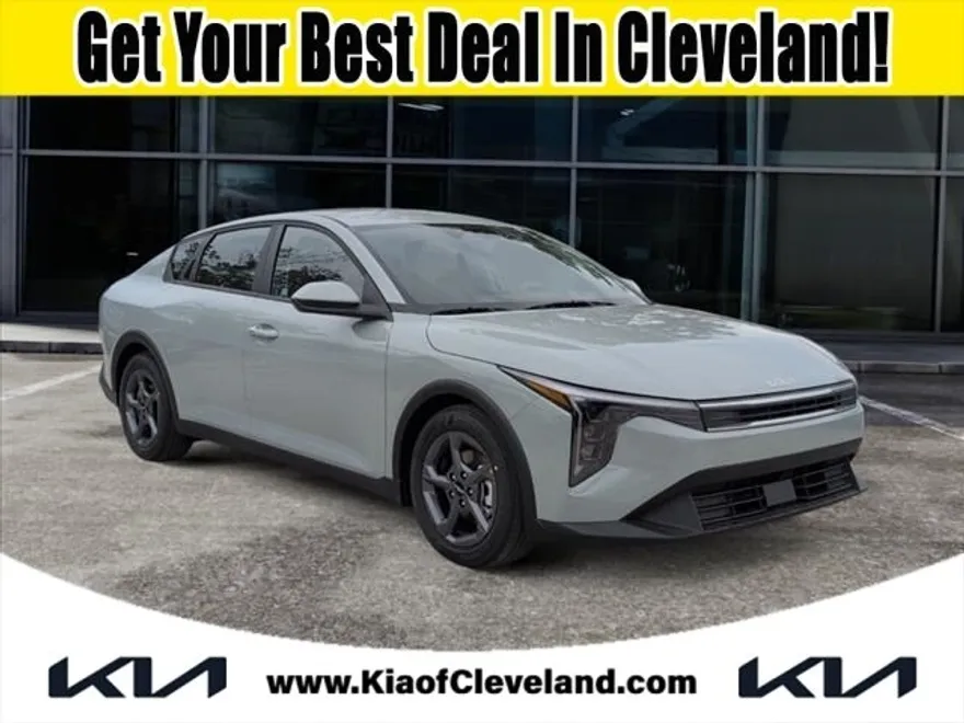 2025 Kia K4 LXS photo 1